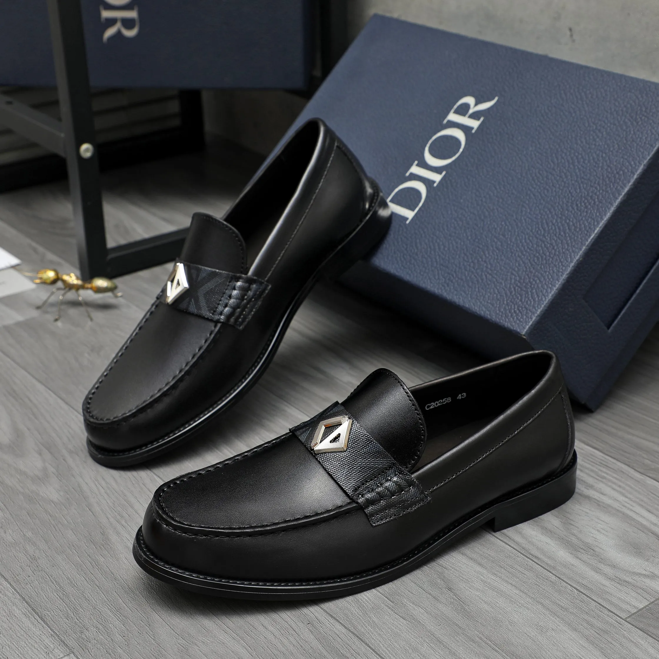 Men's men's shoes💰420 Product trademark: Dior "Dior" business slip-on leather shoes Regular size: 38-45 (45 is custom-made and non-returnable) Product materials: Selected high-quality cowhide upper, cowhide lining, original outsole